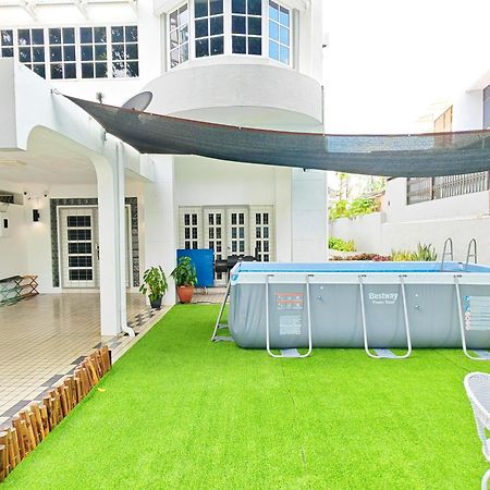 527 Beachhouse L 5 Bedroom With Swimming Pool - 3Min Walk To The Beach Танджунг-Бунга Экстерьер фото