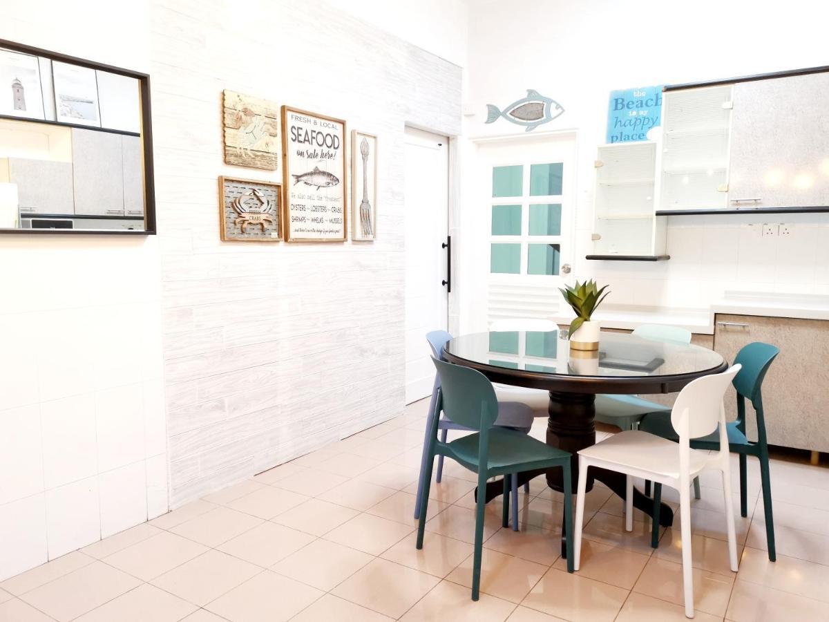527 Beachhouse L 5 Bedroom With Swimming Pool - 3Min Walk To The Beach Танджунг-Бунга Экстерьер фото