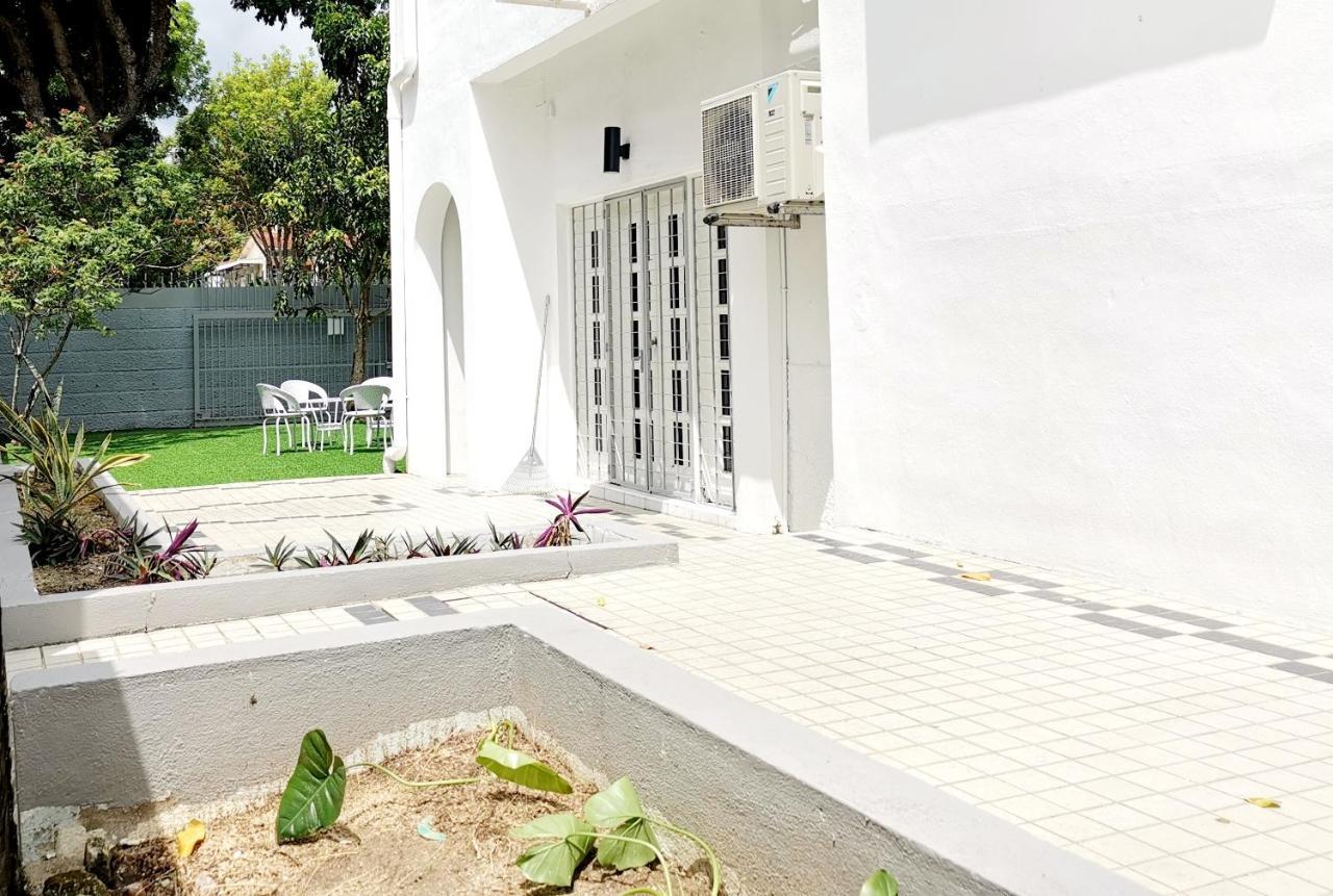 527 Beachhouse L 5 Bedroom With Swimming Pool - 3Min Walk To The Beach Танджунг-Бунга Экстерьер фото