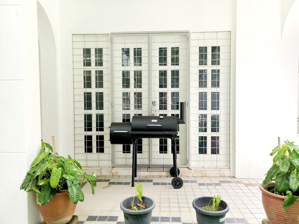 527 Beachhouse L 5 Bedroom With Swimming Pool - 3Min Walk To The Beach Танджунг-Бунга Экстерьер фото
