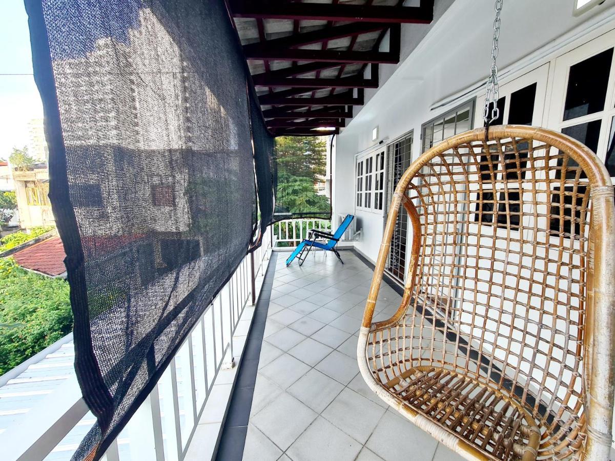 527 Beachhouse L 5 Bedroom With Swimming Pool - 3Min Walk To The Beach Танджунг-Бунга Экстерьер фото